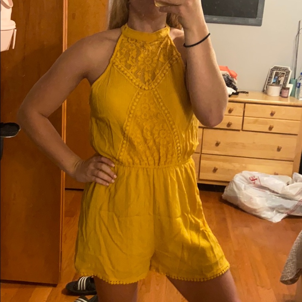 🌞Yellow halter top romper!